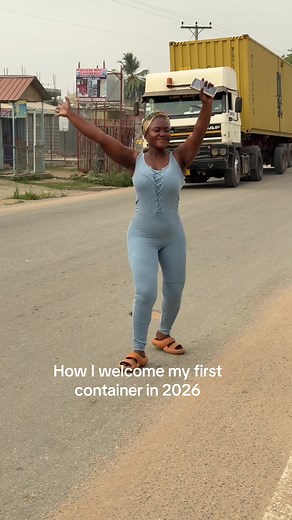 Debbie (@debbieskloset_backup)’s videos with original sound - Awura Ama