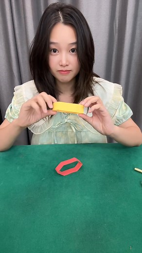 So that's how the paper color-changing illusion works! #magic | SMan17189