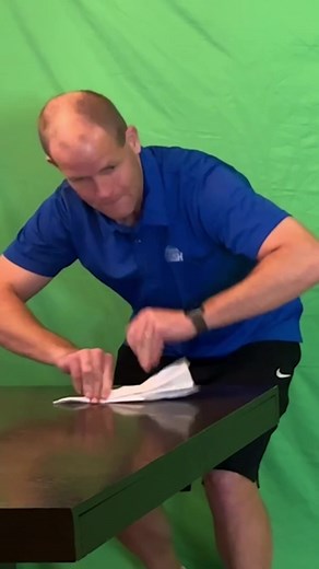 Fastest time to fold and throw a paper aircraft ✈️⏱️ 6.15 secs by David Rush 🇺🇸 @Record Breaker Rush #gwrchallenge #guinnessworldrecords #paperplane