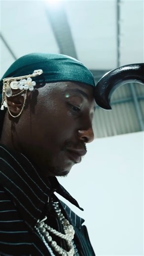 Da Muziqal Chef Chef-Chenko on Instagram: "I Have Played My Part In Building Kingdoms, Now it’s time i Cement Mine ✨🎹 , As I Set To Deliver A Jam Packed & New Sound Infused Body Of Work 🧱 Go Pre-Order IKUMKANI LINK IN BIO"