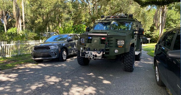 Standoff ends after Hillsborough County deputy shot by barricaded man in Brandon