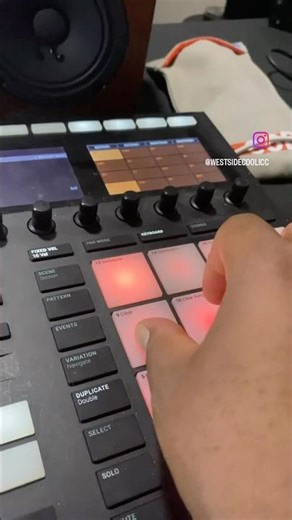 Chopping Up Samples From An Incubus Song Called “Stellar” With My Maschine MK3 (Native Instruments)