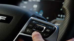 Comment utiliser au mieux les fonctionnalités du compteur digital de la nouvelle génération DAF? Quelques explications pour en tirer le meilleur parti possible. Infos sur: https://fal.cn/3xAzr | DAF Trucks France