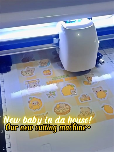 Sticker in progress! Lupa ada simpan video ni 🎀🎀🎀 Love sangat our new cutting machine~ #sticker#customsticker #printsticker#cuttingmachine#adeqyuidesign #customprint
