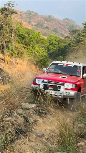 Red_Beast on Instagram: "ഫുട്ബോൾ എല്ലാം തെരിയാത്...But ഓഫ്‌റോഡ് 🫵🏻 ♨️ 💥"