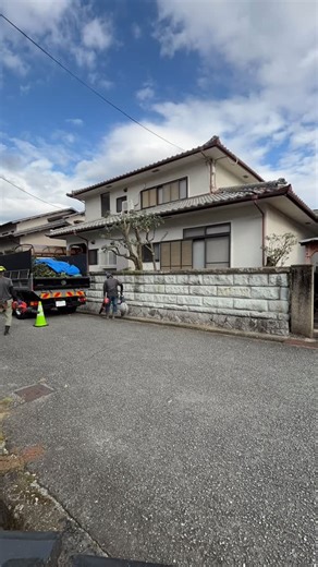 清樹園株式会社 on Instagram: "ローダーダンプを使った積み込み作業💪💪 荷台への乗り降りが不要なため、積み込み作業の負担が軽減され、安全性も高まります🫡🫡 #清樹園 #植木屋 #剪定 #ローダーダンプ #isuzu"