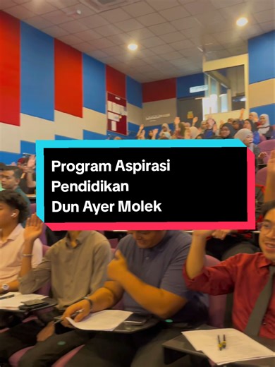 🎓 Program Aspirasi Pendidikan UNIMEL – DUN Ayer Molek . Alhamdulillah, program yang berlangsung pada 28 April 2026 | 10.00 pagi ini berjaya menghimpunkan hampir 100 pelajar semester akhir dari Diploma Pengajian Perniagan KPM Ayer Molek Melaka untuk pendedahan awal ke dunia pendidikan tinggi 📚✨ . Pelbagai perkongsian menarik termasuk pemilihan bidang, pengalaman alumni & info pembiayaan bantu pelajar rancang masa depan dengan lebih jelas. . 📍 Lokasi: DUN Ayer Molek, Melaka . Membimbing hari in
