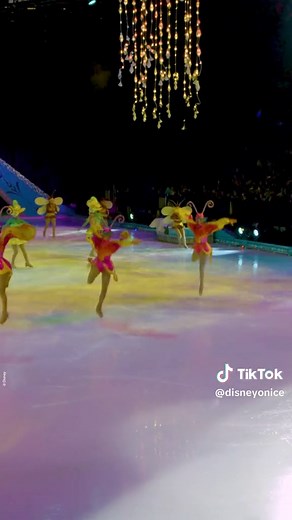 Olaf Sings and Skates in Summer! ❄️