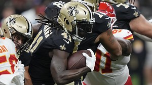 Alvin Kamara's first preseason carry goes for speedy 12-yard gain