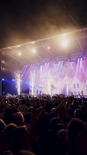 🎉 𝗛𝗼𝗹𝗹𝗮𝗻𝗱𝘀𝗲 𝗧𝗼𝗽𝗽𝗲𝗿𝘀 𝗸𝗼𝗺𝘁 𝗻𝗮𝗮𝗿 𝗚𝗿𝗼𝗻𝗶𝗻𝗴𝗲𝗻! 🇳🇱 Het gezelligste muziekevenement van Nederland maakt vrijdag 6 februari 2026 van Martiniplaza één groot feest. Verwacht een avond vol meezingers, gezelligheid en topartiesten! 🧡 ✨ Line-up: Mart Hoogkamer • Marco Schuitmaker • Jannes • Django Wagner • Monique Smit • Jeffrey Heesen • DJ Coenio 🚨 Laatste tickets te koop via: www.hollandsetoppers.nl/groningen, op = op! 🥂 Ouderwets feesten met een ode aan het leven en o