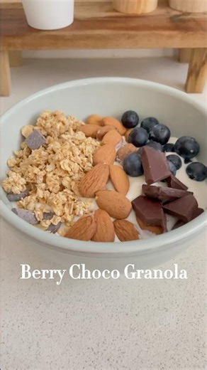 🥣 Berry Choco Granola 🥣
