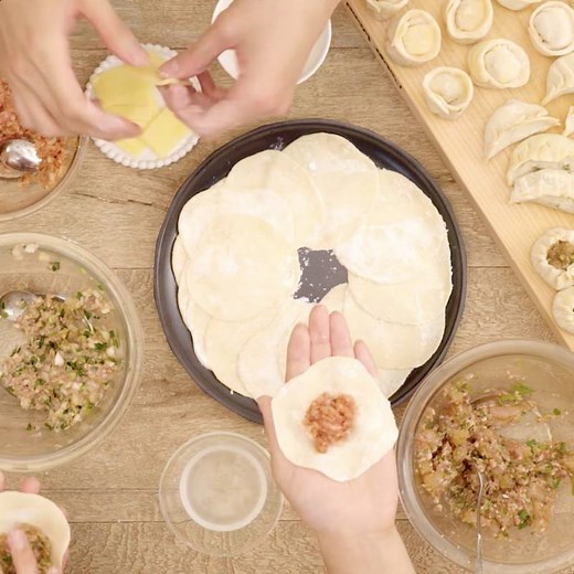 絶品！もちもち餃子の皮の作り方 作り方・レシピ | クラシル