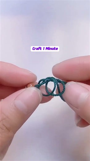 Learn how to tie a simple lace in one step #diy #handmade #bracelet