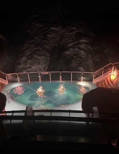 wondertracy (@wondertracy)’s videos with Island In The Sun - Weezer