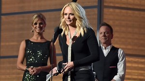 Katy Perry, Dolly Parton Duet at American Country Music Awards