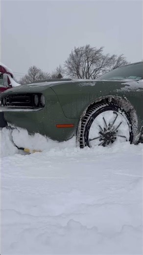 Muscle car vs DEEP snow 💪😈