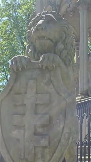 More than one lion has shown courage #lion #art #time #king #courage #sculpture