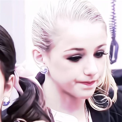 To lazy to do text ✌️the fact that the interwiewer even agreed with her 😒 #abbylee #dancemoms #edit