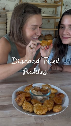 Macey Merlak on Instagram: "DISCARD FRIED PICKLES 🥒🫙 INGREDIENTS: - dill pickle chips (@grillospickles are the best hehe. not sponsored, just loved lol) - 100g sourdough starter - 60g flour - 125g milk - 2 tsp baking powder - 2 tsp garlic powder - 1 tsp paprika - 1 tsp salt - oil for frying (i prefer beef tallow or refined coconut oil - if using coconut oil, it MUST be refined so that it can withstand high temps.) METHOD: - Whisk the batter ingredients thoroughly in a bowl. - Place pickle chip