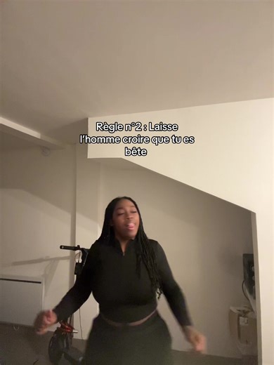 Règle n°2 : Laisse l’homme croire que tu es bête