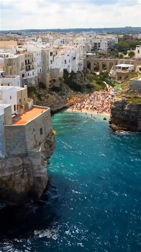 🇮🇹 Polignano a Mare: Italy’s Town on the Cliffs