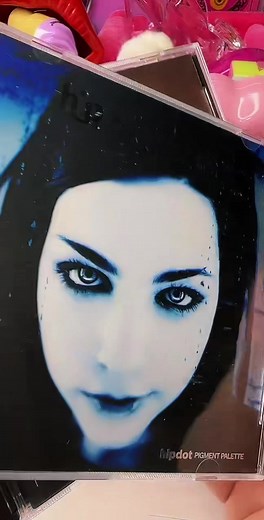 Evanescence CD Palette by Hipdot - Makeup Tutorial