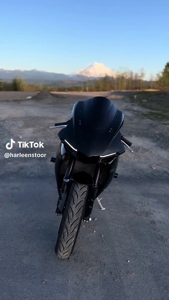 Yamaha R1 Motorcycle Overview and Insights