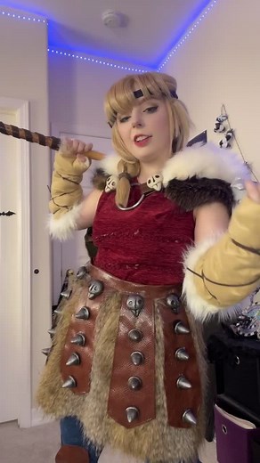 Impressive Astrid Cosplay from How to Train Your Dragon