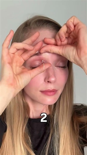 Instant Eyebrow Lift
