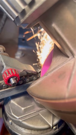 Grinding chain on the Oregon 511a #fypシ #chainsaw #husqvarna #stihl #viral #grind #oregon #sawblade