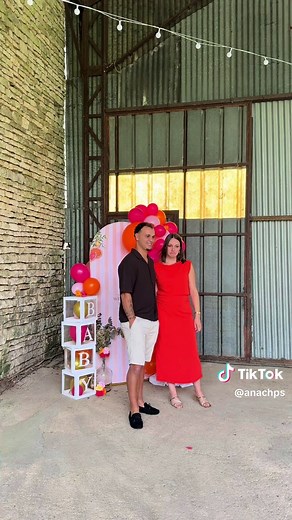Gender reveal ideas for a baby girl: pink reveal tips