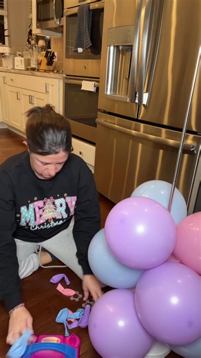 DIY balloon arch who? 😌 This adjustable balloon column stand gives you that “pro party decorator” look at home—reusable, sturdy, and crazy easy to set up. Save $$$, match your exact colors, and build it yourself for birthdays, baby showers, graduations, and every last-minute celebration. #partydecor #balloondecor #partyhacks #birthdayparty #eventdecor