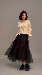 【earth music&ecology 台灣自製系列】 大家知道嗎? 台灣會不定時的出自製款式⸜♡⸝ 小編忍不住先把幕後花絮剪給大家看看 好多商品都讓人心動◡̎ 商品持續入荷中 大家盡請期待喔 ✿ ⋯♡⋯⋯⋯♡⋯⋯⋯♡⋯⋯⋯♡⋯ 不對稱斜肩鏤空收腰上衣 / LC44L0C0100 俐落緞面中線打褶造型直筒褲/ 7A42L0F0300 >>https://pse.is/6pwcyy 大蝴蝶結綁帶分層襯衫 / LC44L0A0100 皮革感分層拉鍊背心 / LC44L0X0200 【WEB限定】光澤感疊層拼接設計長裙/ 06000023500 >>https://pse.is/6pwakq 大蝴蝶結綁帶分層襯衫 / LC44L0A0100 雙層網紗蛋糕裙 / LA47L0L0200 (店舖限定) 鏤空剪接微澎感襯衫/LC44L0A0300 羽毛緹花魚尾裙 / LA44L0L0200 >>https://pse.is/6pwb5k 打覽蝴蝶結上衣 / LA47L0A0100 皺皺紗不規則蛋糕裙 / LA44L0L0300 >>https://pse.is/6pwb86 薄紗拼接袖圓領針織上