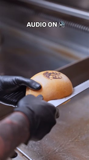 BONELLI ⚡️ The Original Fast Fresh Burgers on Instagram: "Audio ON 🔊 - Ecco il suono del Paradiso 😍 - Hai già provato TORTELLINO? 🍔 - 📅 Solo fino a domenica 11 gennaio trovi in menù il nostro famoso burger fatto con l’originale ripieno dei Tortellini. - Una nota croccante data dal bacon e da profumate foglie di salvia pastellata. - Uniti ad una delicata crema di parmigiano reggiano, dentro al nostro soffice pan brioche artigianale. - Caldo, cremoso e ricco di gusto: in una parola, TORTELLINO