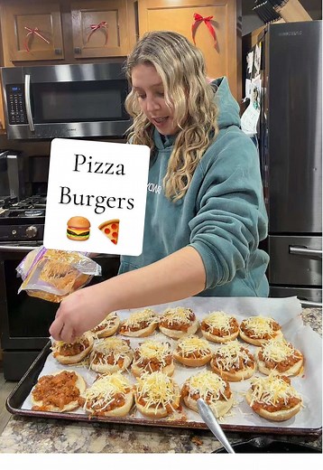 This is a crowd pleaser and takes 30 min start to finish! I live for quick, easy dinners in this season of life! 🍕🍔 #pizzaburger #quickrecipes #easyrecipe #mealideas #dinner