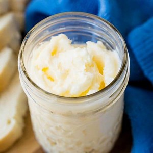 2.8M views · 4K reactions | Homemade Butter is so easy to make and so delicious! Sure, you can use a mixer or food processor, but all you really need is a jar and some cream. FULL TIPS AND TRICKS: https://thestayathomechef.com/how-to-make-homemade-butter-in-a-mason-jar/ | Recipes | Facebook