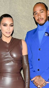 L'apparition de Lewis Hamilton en compagnie de Kim Kardashian au Super Bowl a enflammé internet ! | Cosmopolitan France