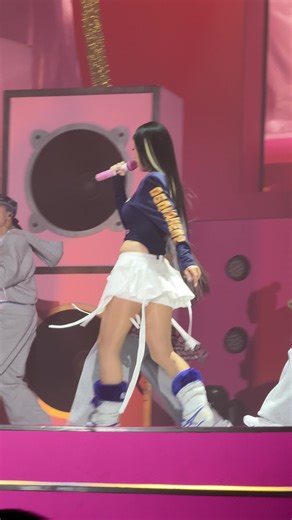 Desolee Live Concert in Napoli Featuring Anna