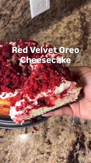 🍫🍰 Red Velvet Oreo Cheesecake 📌 Recipe by @jaaliyahs Let’s be real… there’s no such thing as just one slice of this 😮‍💨🔥 Fluffy red velvet cake. Rich Oreo cheesecake. Chocolatey crunch in every layer. It’s giving gone before the party even starts. This isn’t just dessert—it’s the one everyone will ask you to make again 👩🏽‍🍳💯 🎯 SAVE this for the holidays, birthdays… or any Tuesday that needs leveling up 👉 Follow @FoodieBawse for more viral desserts and Atlanta food gems. 🍴 Would you 
