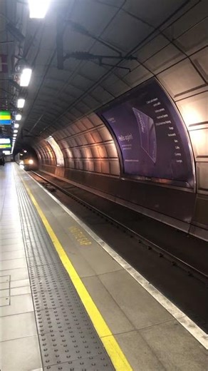 Heathrow express class 387 arriving at Heathrow Terminal 2 and 3 #heathrowexpress