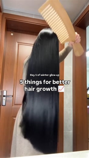 BEAUTY | SKIN CARE | HEALTH on Instagram: "5 things for better hair growth 📈 👇🏻 . 1. Drying Hair Gently Instead of Rubbing with a Towel Why it works: Wet hair is at its weakest. Rubbing with a regular towel causes friction that leads to breakage, split ends, and frizz. The habit: Pat your hair dry gently using a microfiber towel or soft cotton T-shirt. This reduces damage, keeps curls intact (if you have them), and prevents frizz. 2. Sleeping on a Silk or Satin Pillowcase Why it works: Cotton