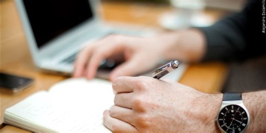 Left-handers, this is a day just for you!