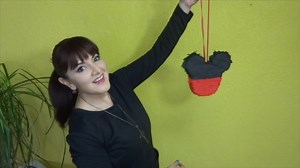 Tierna Piñata de Mickey Mouse🐭🌟 🎉Ideas para tus Eventos 👉🏼http://bit.ly/2kWJTaU 🙋🏼Sigue mi Canal: www.YouTube.com/ChuladasCreativas #chuladascreativas #chuladaspracticas #fiesta #party #eventos #pompones #flores #decoración #facilísimo #todoparacrear #manosalaobra #handmadewithlove #decoracionnavidad #handwork #xmas #sammily | Chuladas Creativas