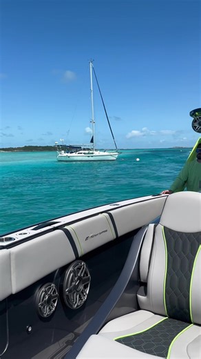 Powerboating in the Bahamas - Boat Babes and Ocean Adventures