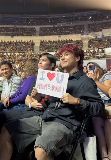 “I ❤️ U MOM & DAD” ang sigaw ni Gian Bernardino ng Cup of Joe! ✨ Like mother, like son ang atake dahil parehas silang red hair! 🫶 TJ Monterde and KZ Tandingan In Between Live at the Big Dome D1: Feb. 6, 2026 D2: Feb. 7, 2026 D3: Feb. 8, 2026 D4: Feb. 9, 2026 Director: John Prats Presented by Cornerstone Concerts and Dunkin’ #InBetweenD2 #TJMonterde #KZTandingan #JohnPrats #CornerstoneConcerts