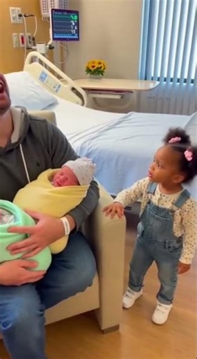 Toddler Freaks Out Over “Extra Baby” 👶💥 #FunnyToddler #ExtraBabyDrama #TinyQueen #DeliveryRoomChaos