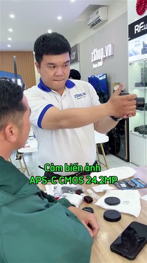 Canon R50 có gì hấp dẫn đến mức anh khách phải trốn vợ đến zShop tậu cho bằng được vậy cả nhà ơi ???