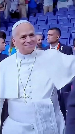 The Moment Pope Leo XIV Greeted the World 🌍🙏
