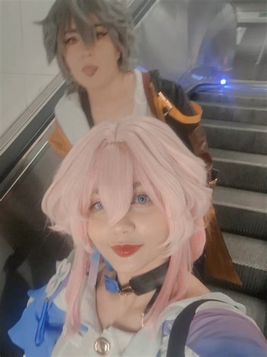 Going back to the train after every adventure as if the universe wasn't in danger of exploding every time 😊😊 Caelus:@Sofi✨ #honkaistarrail #hsrcreators #march7th #march7thcosplay #caelushsr