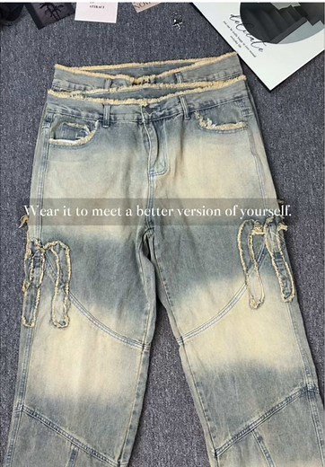 The perfectly versatile vintage jeans. #VintageLook #ClassicJeans #CasualWear #HolidayReady #StyleTips